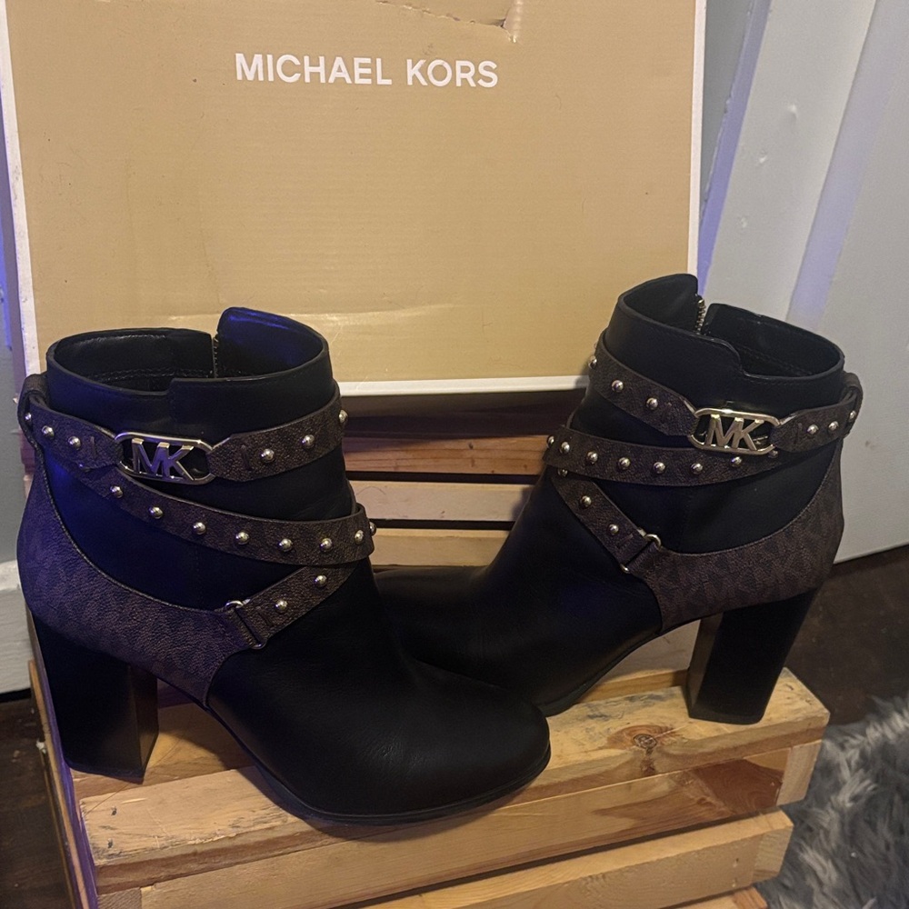 Michael Kors Black and Brown Heeled Boots - Picture 2 of 7